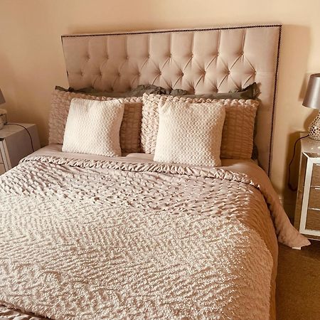 A Room In Central Park Apts Carrick on Shannon Екстериор снимка