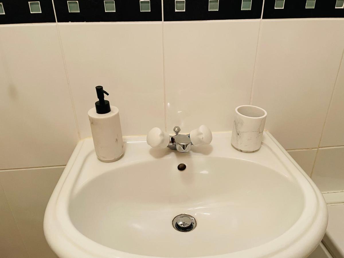 A Room In Central Park Apts Carrick on Shannon Екстериор снимка